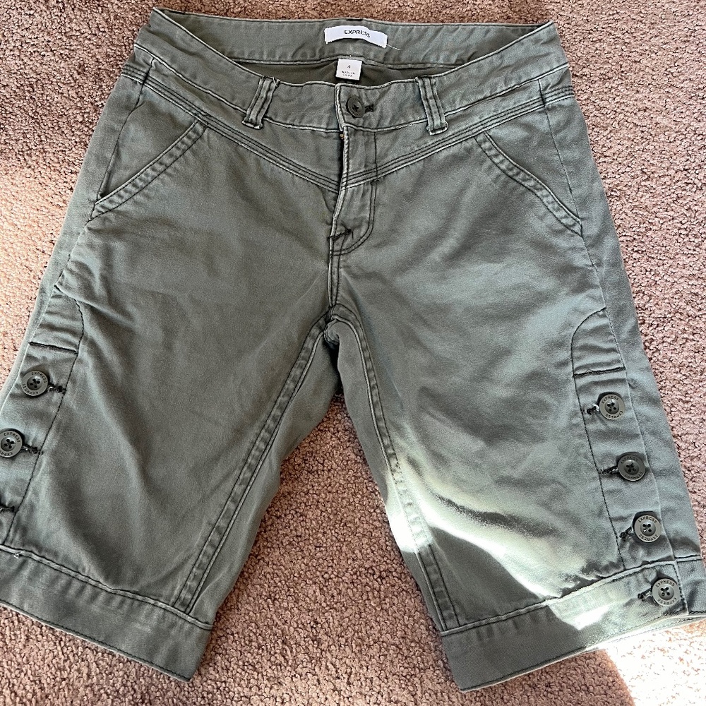 Express shorts size 4 green